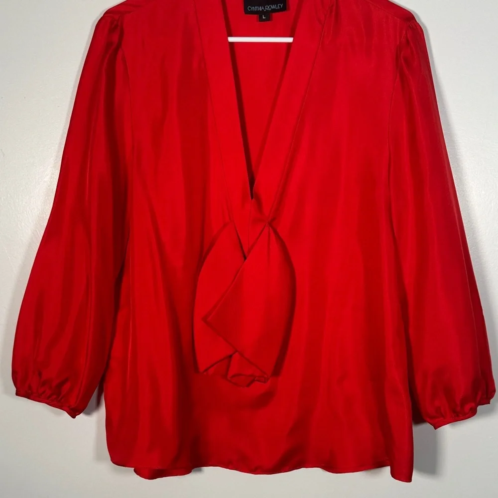 Cynthia Rowley Red 100% Silk Blouse L Elegant V-Neck Tie Front Statement Top